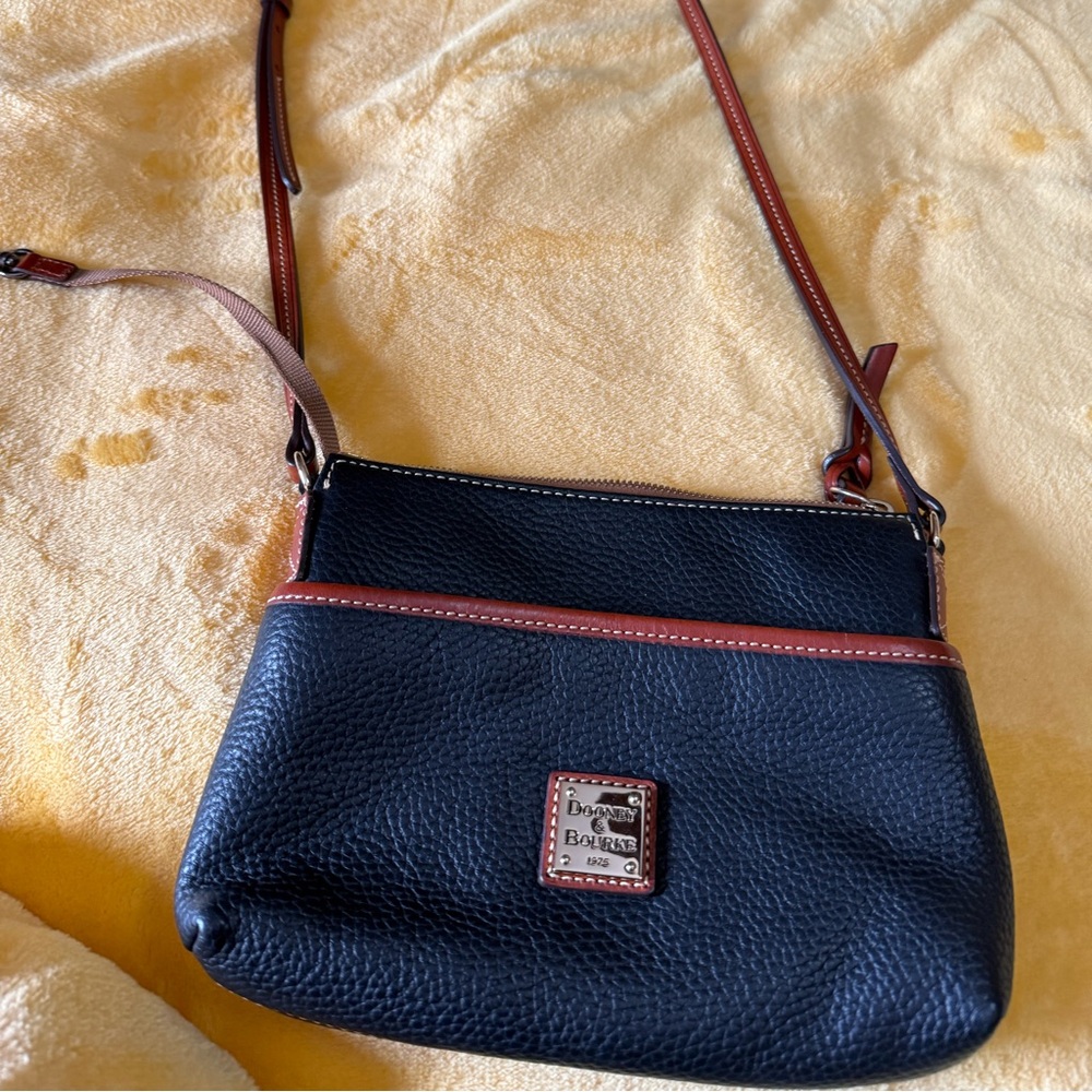 Small Dooney and Brooke purse used in good condition